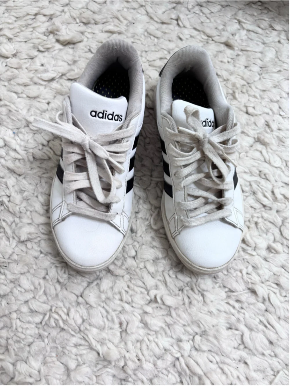 Women's Adidas Sneakers White Black Stripes Size 5 Lace Up Classic